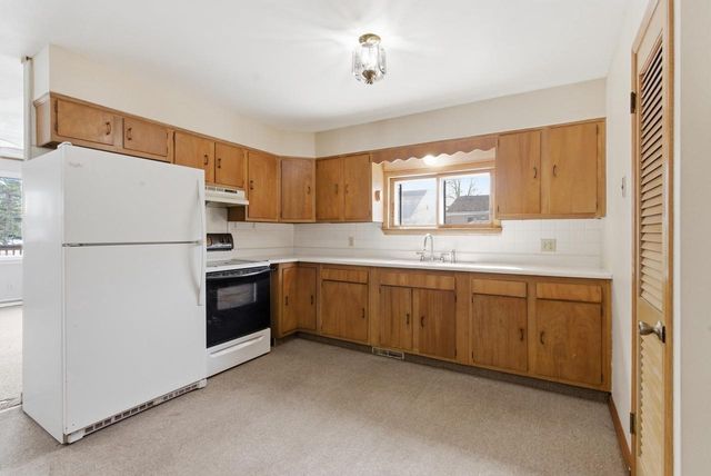 20 N RESERVE AVENUE, Fond Du Lac, WI 54935