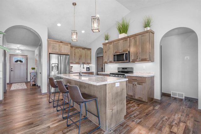 6636 RUSTIC OAKS DRIVE, Winneconne, WI 54986