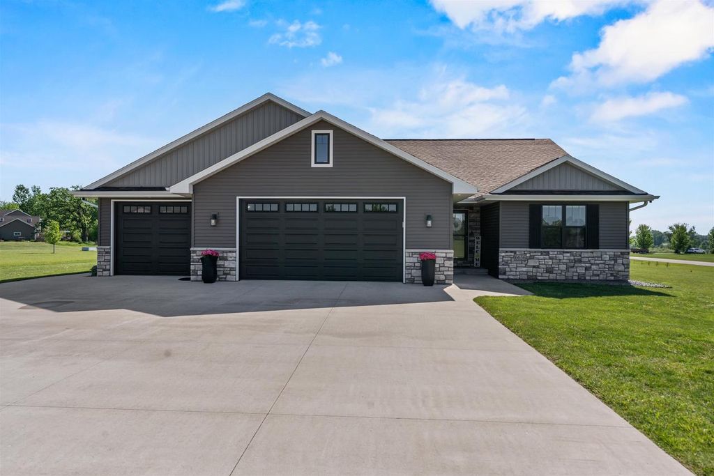 6636 RUSTIC OAKS DRIVE, Winneconne, WI 54986