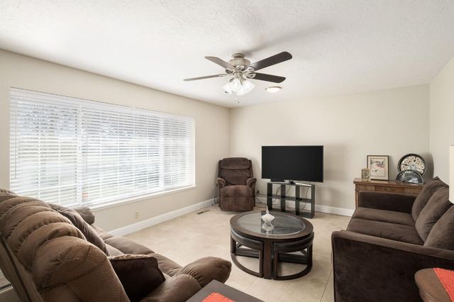 696 W Celeste Avenue, Fresno, CA 93704