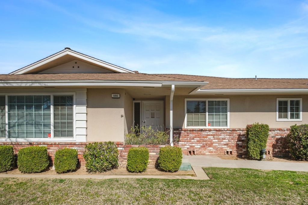 Image 3 of property listing at 696 W Celeste Avenue, Fresno, CA 93704
