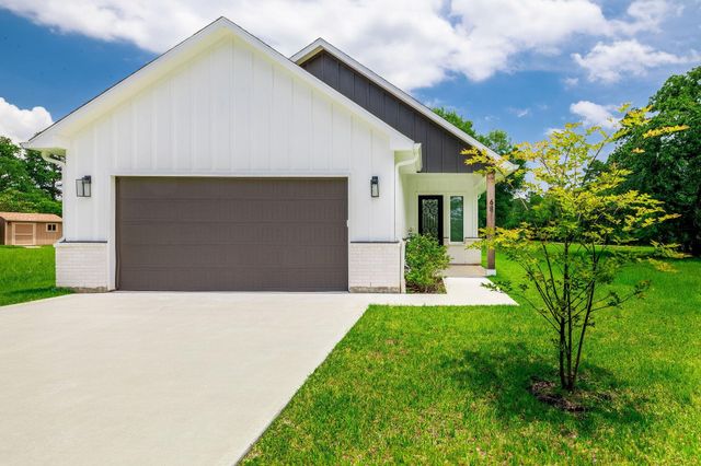 68 Fairway Drive, Trinity, TX 75862