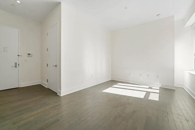 416 W 52nd St Apt 324, New York City, NY 10019