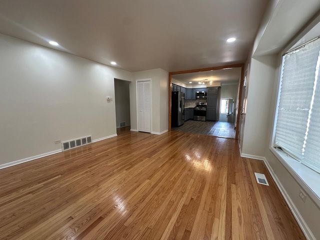 248 N Gay Court, Glenwood, IL 60425