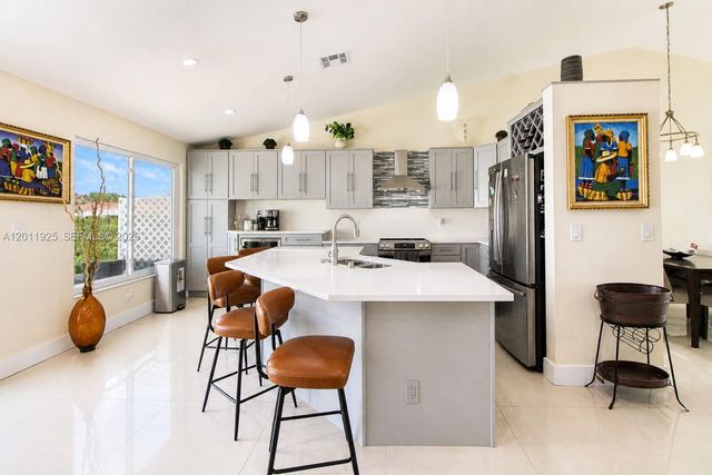 18083 SW 13th St, Pembroke Pines, FL 33029