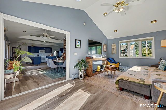52 West Street, Shelton, CT 06484