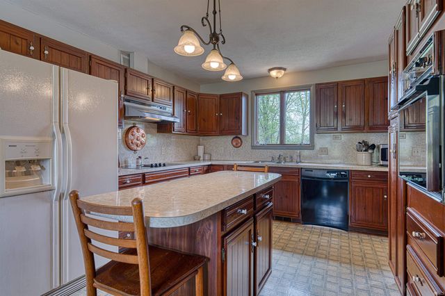 1899 W Kelly Road, Boonville, IN 47601