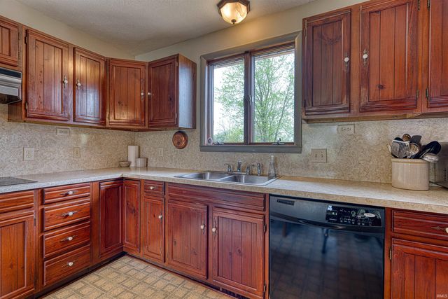 1899 W Kelly Road, Boonville, IN 47601