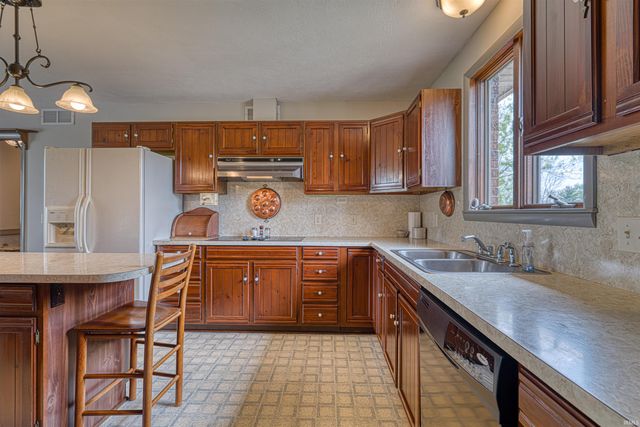 1899 W Kelly Road, Boonville, IN 47601