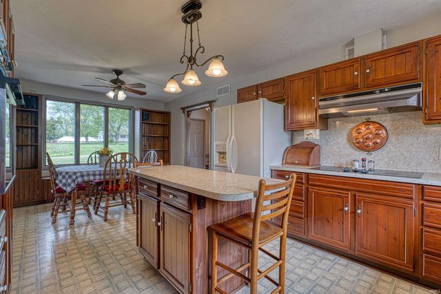 1899 W Kelly Road, Boonville, IN 47601