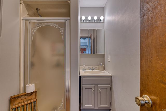 1899 W Kelly Road, Boonville, IN 47601