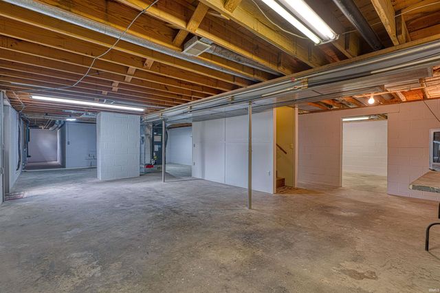 1899 W Kelly Road, Boonville, IN 47601
