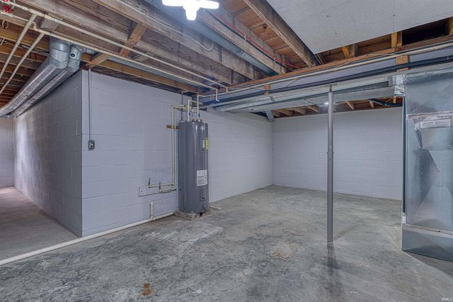 1899 W Kelly Road, Boonville, IN 47601