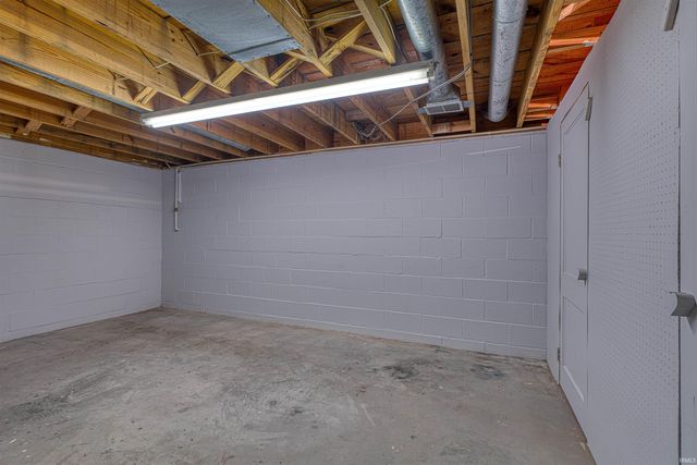 1899 W Kelly Road, Boonville, IN 47601