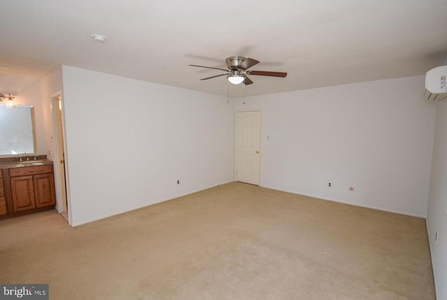 5 SANDY RIDGE DR, Doylestown, PA 18901