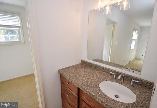 5 SANDY RIDGE DR, Doylestown, PA 18901