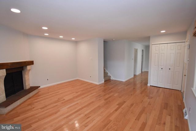 5 SANDY RIDGE DR, Doylestown, PA 18901