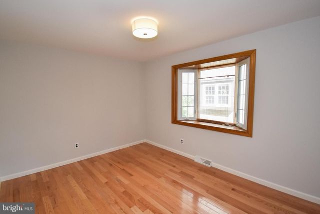 5 SANDY RIDGE DR, Doylestown, PA 18901