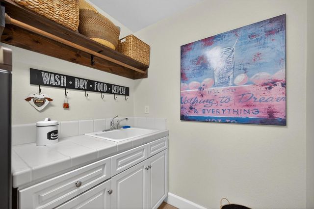 2196 Red Setter Rd, Rocklin, CA 95765