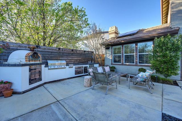 2196 Red Setter Rd, Rocklin, CA 95765