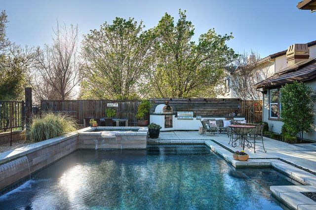 2196 Red Setter Rd, Rocklin, CA 95765