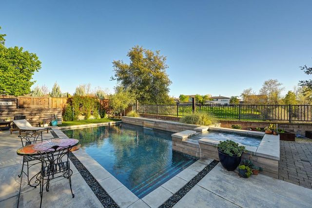 2196 Red Setter Rd, Rocklin, CA 95765