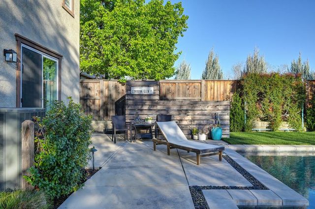 2196 Red Setter Rd, Rocklin, CA 95765