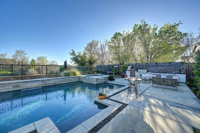 2196 Red Setter Rd, Rocklin, CA 95765