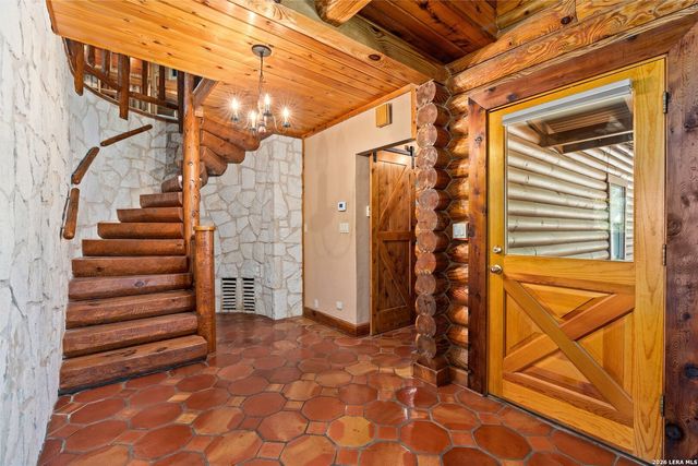 513 River View Dr., Bandera, TX 78003