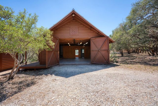 513 River View Dr., Bandera, TX 78003