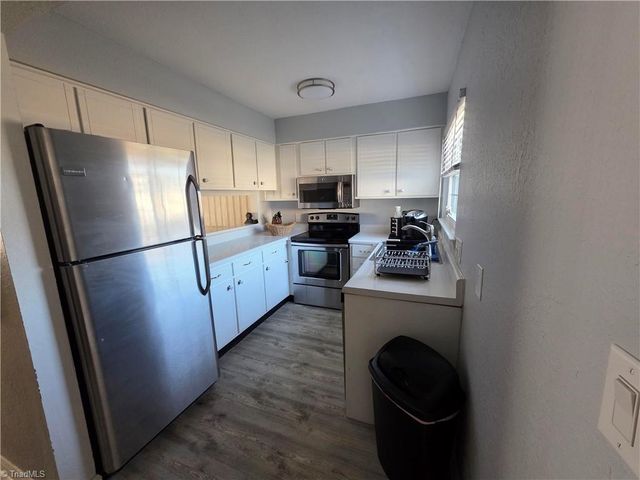 2215 Shadow Valley Road H, High Point, NC 27265