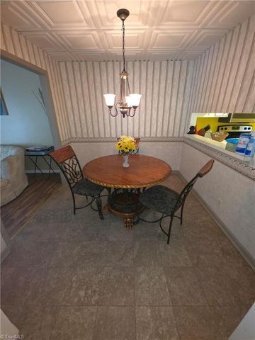 2215 Shadow Valley Road H, High Point, NC 27265