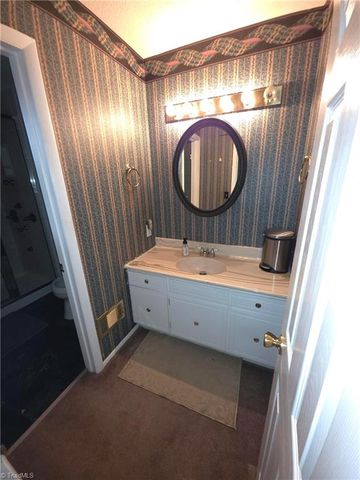 2215 Shadow Valley Road H, High Point, NC 27265