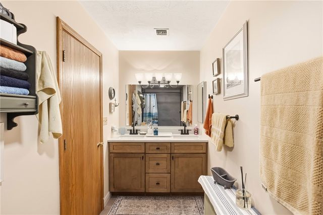 137 Tank Dr, Richland School District, PA 15904