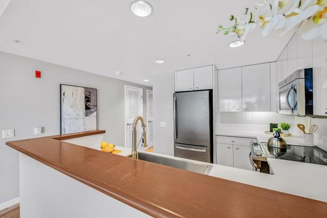 403 Main Street 206N, San Francisco, CA 94105