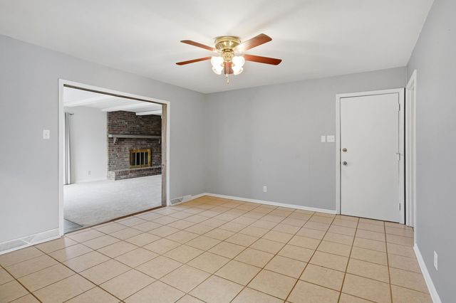 2009 IRIS DR, Columbia, MO 65202