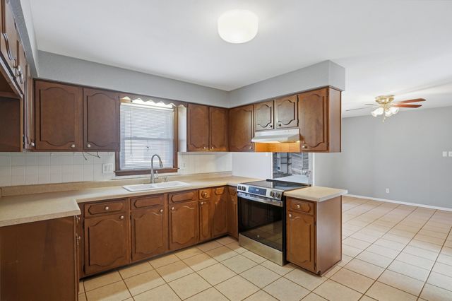 2009 IRIS DR, Columbia, MO 65202