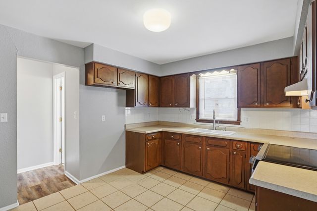 2009 IRIS DR, Columbia, MO 65202