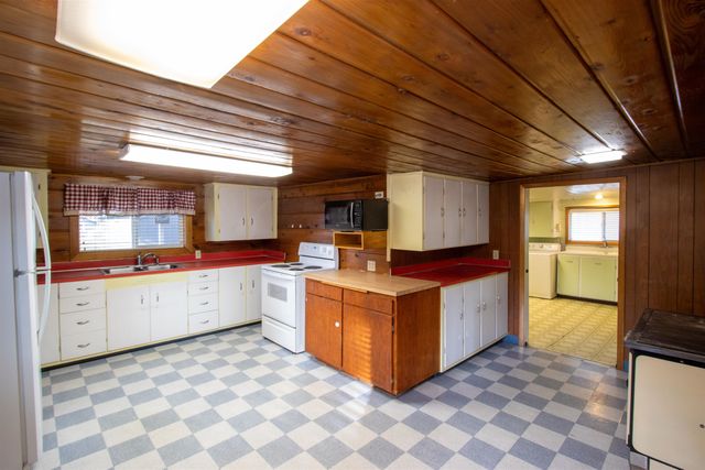 415 N Park Ave, Deer Park, WA 99006