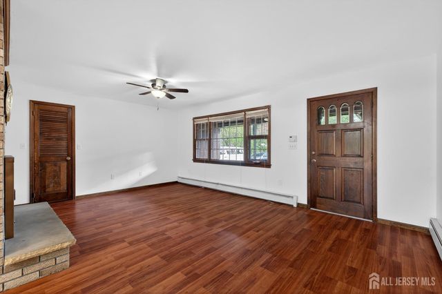 212 Oxford Road, Edison, NJ 08820