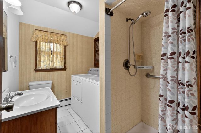 212 Oxford Road, Edison, NJ 08820
