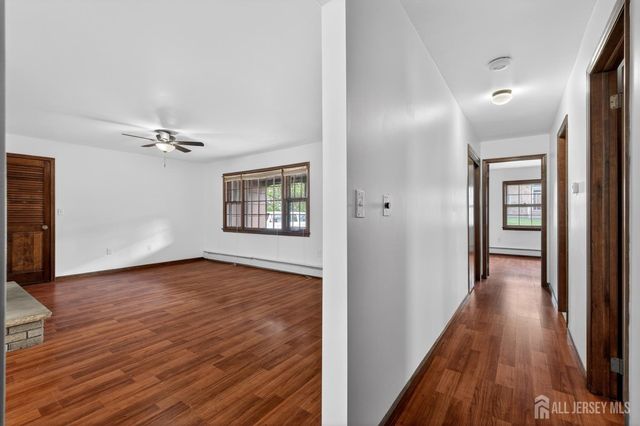 212 Oxford Road, Edison, NJ 08820