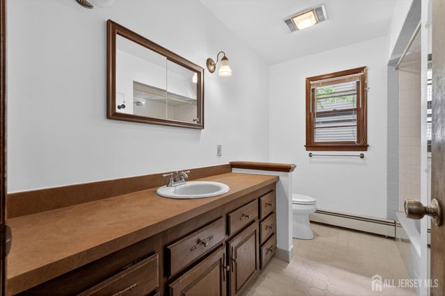 212 Oxford Road, Edison, NJ 08820