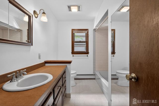 212 Oxford Road, Edison, NJ 08820