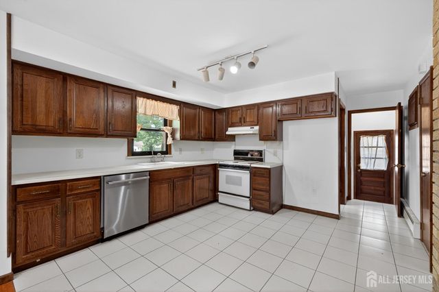 212 Oxford Road, Edison, NJ 08820