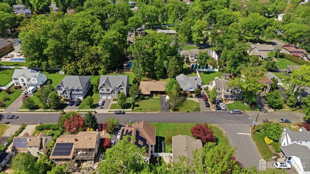 212 Oxford Road, Edison, NJ 08820