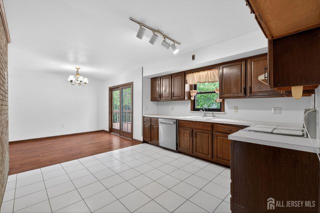 212 Oxford Road, Edison, NJ 08820