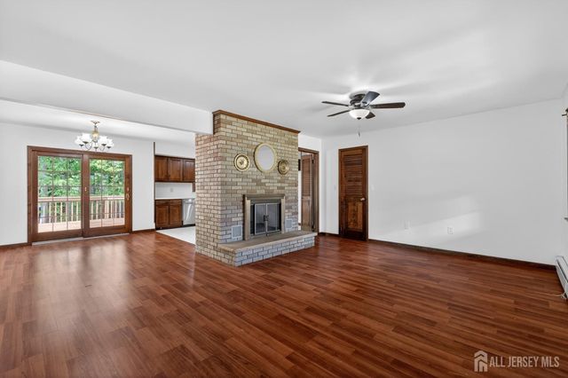212 Oxford Road, Edison, NJ 08820