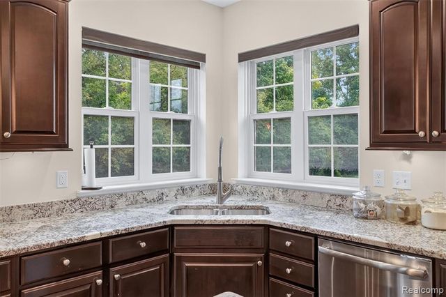 1465 Whispering Maples, Ann Arbor, MI 48108