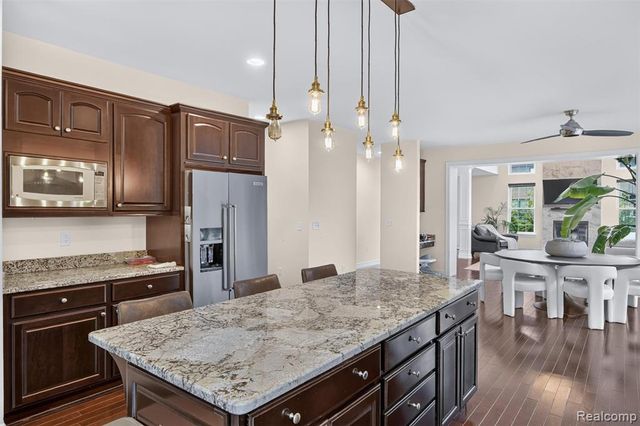 1465 Whispering Maples, Ann Arbor, MI 48108